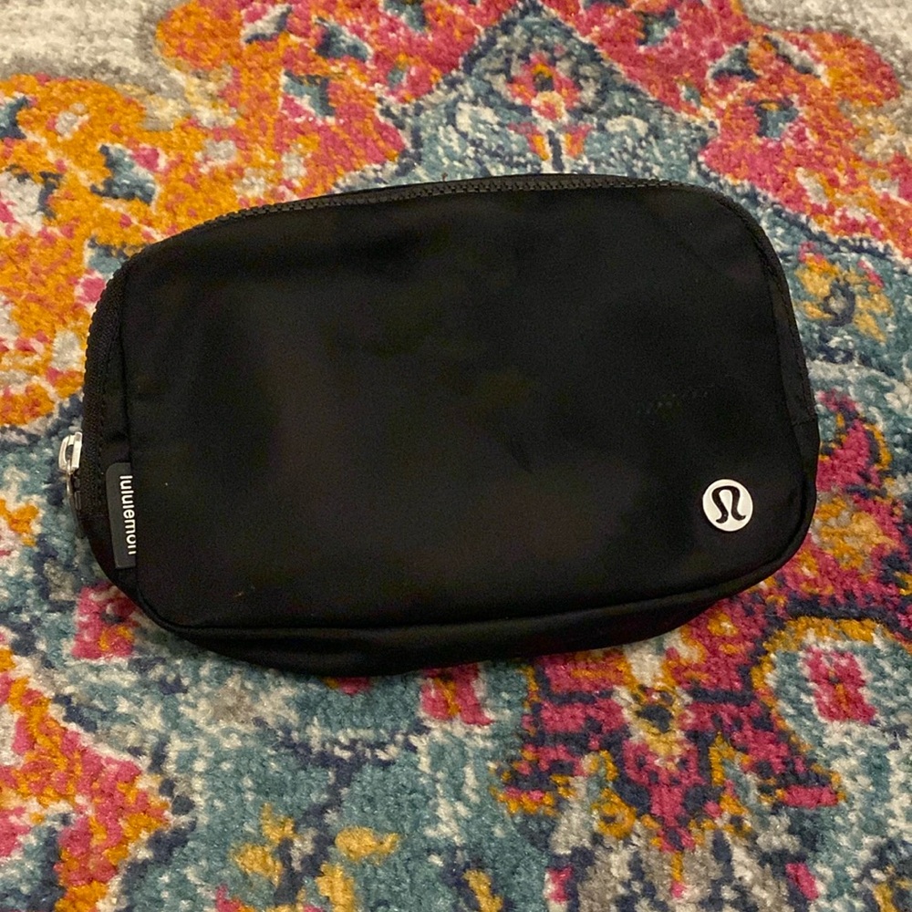 LULULEMON EVERYWHERE BELT BAG